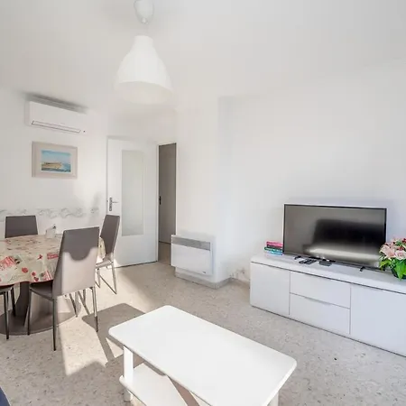 T2 Juan Les Pins Proche De La Daire *